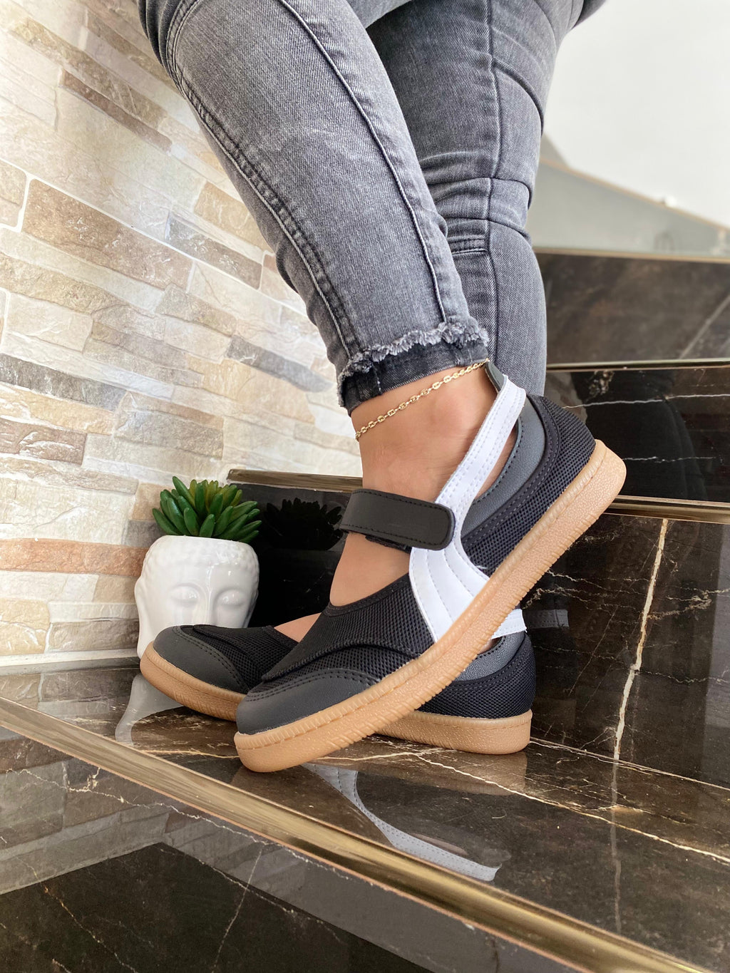 gid://shopify/MediaImage/24692264534110